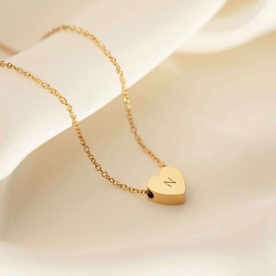 Amo Heart Necklace in Gold